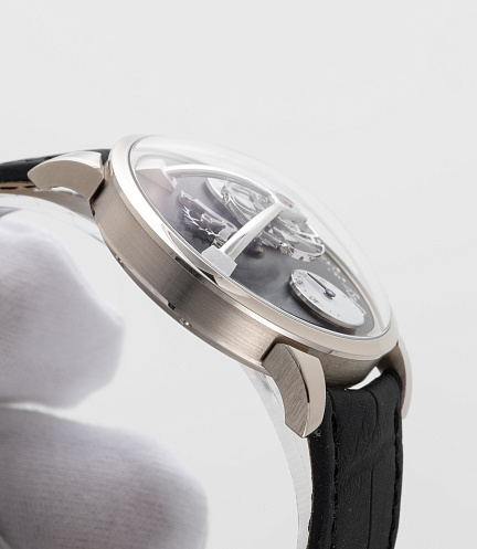 Legacy Machine 101 in White Gold