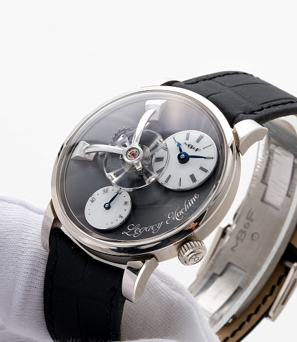 Legacy Machine 101 in White Gold