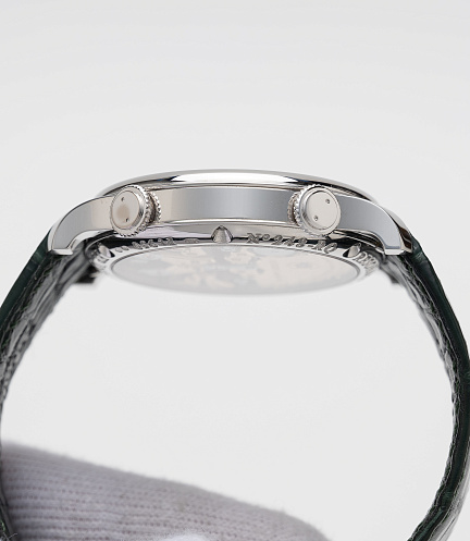 Chronometre a Resonance in Platinum