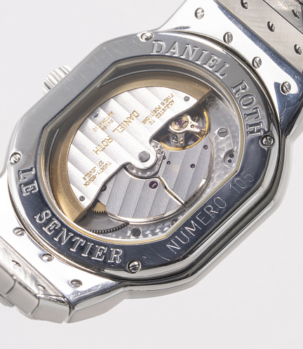 Le Sentier in Stainless Steel