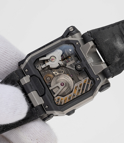 UR-EMC Time Hunter in Stainless Steel and Titanium