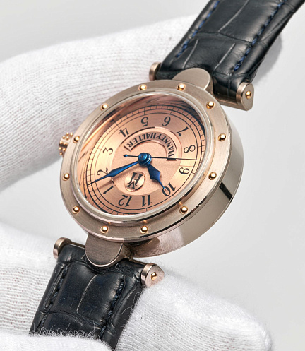 Classic in White Gold with Salmon Dial