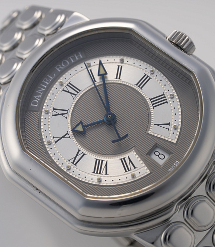 Le Sentier in Stainless Steel