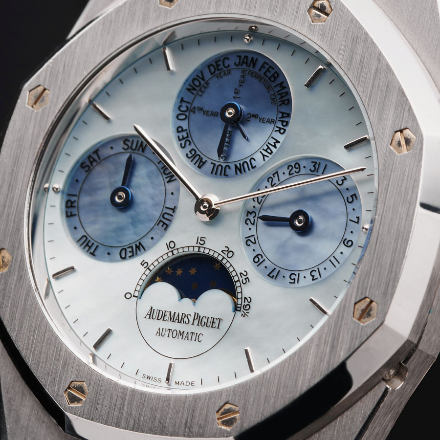 Platinum Perpetual Calendar in Platinum with MOP Dial