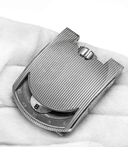 UR-103 in White Gold