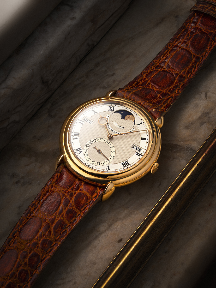 Reference 2 in Rose Gold with a Smiling Moon Phase/Face