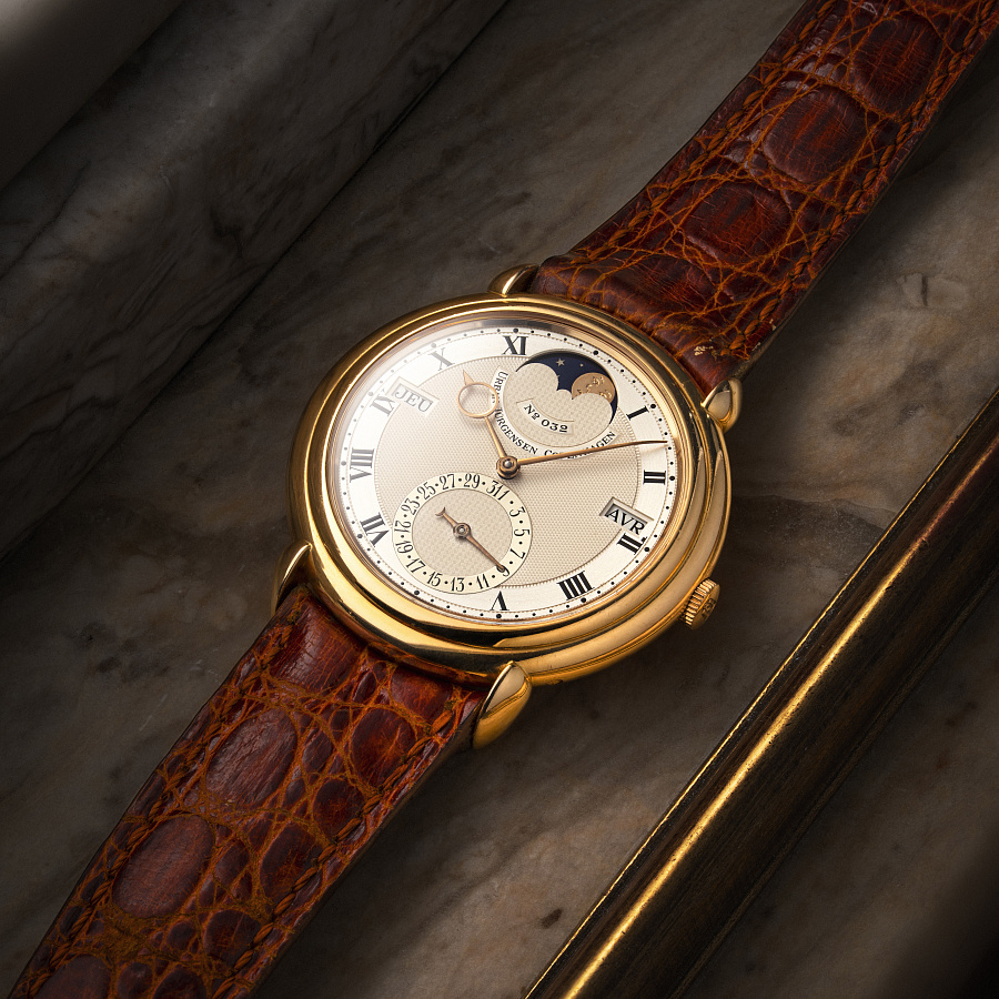 Reference 2 in Rose Gold with a Smiling Moon Phase/Face