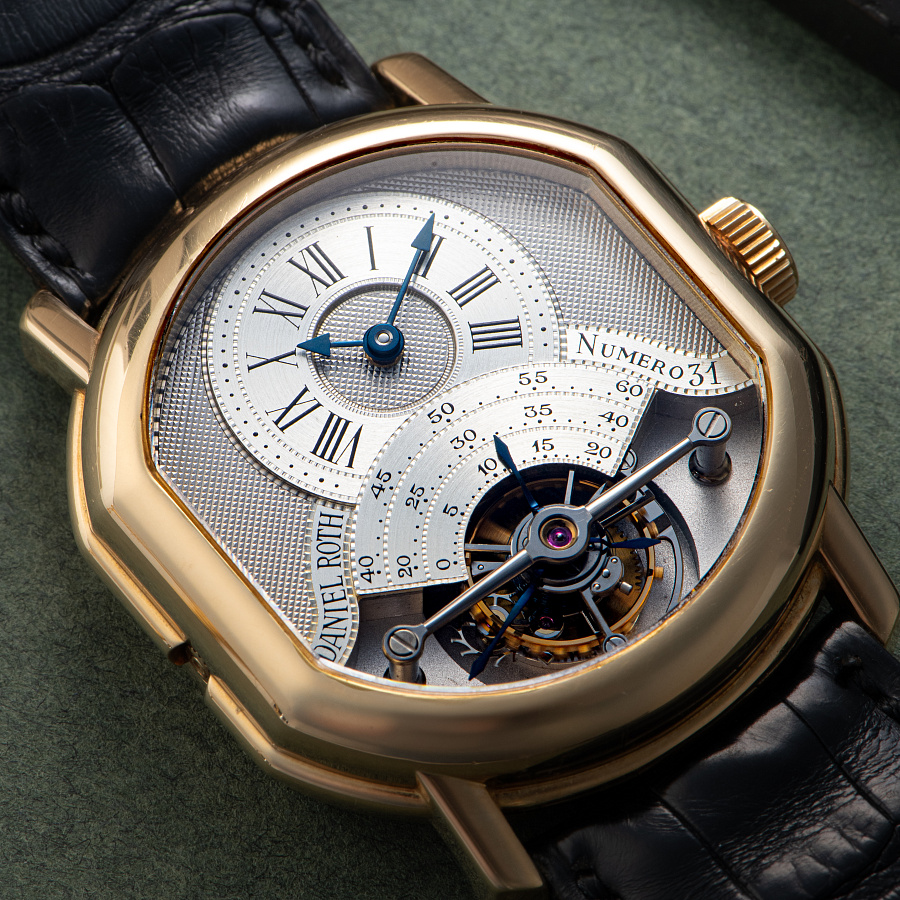 Regulateur Tourbillon in Yellow Gold with Clous de Paris