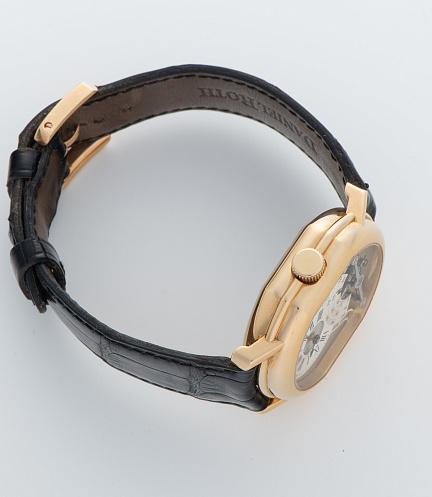 Regulateur Tourbillon in Yellow Gold with Clous de Paris