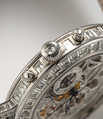 Classique Chronograph in White Gold
