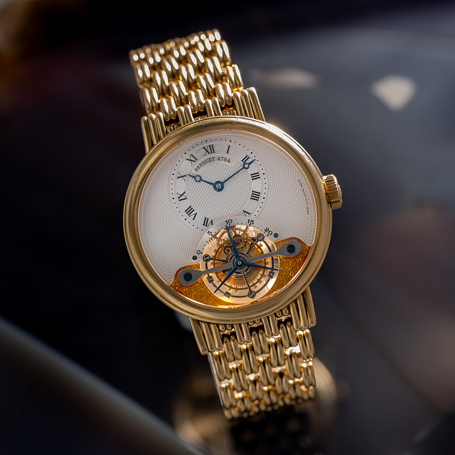 Classique Tourbillon in Yellow Gold on a Bracelet