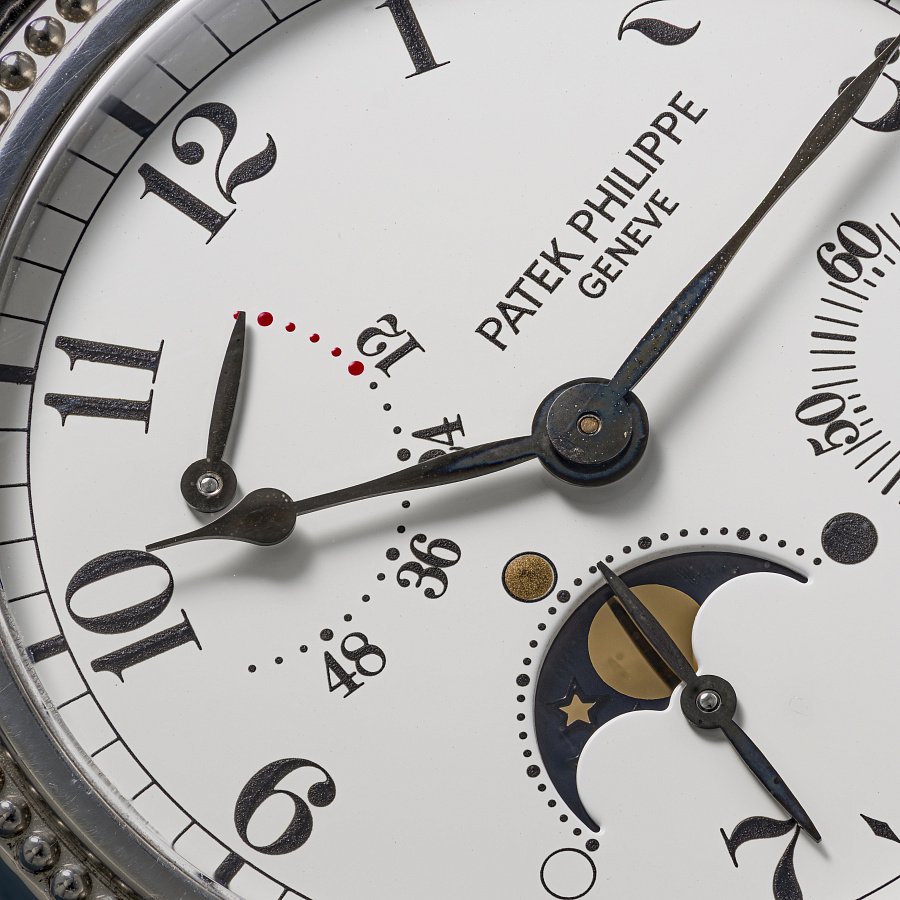 Moonphase Power Reserve in Platinum