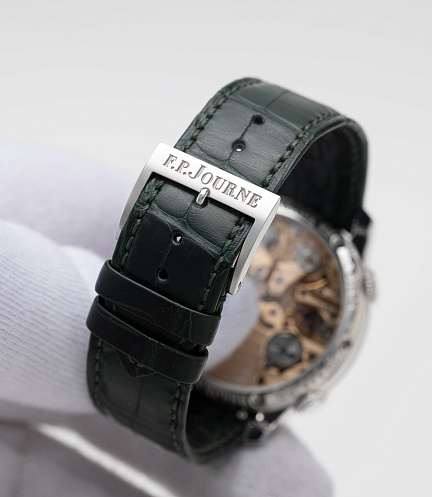 Chronometre a Resonance in Platinum