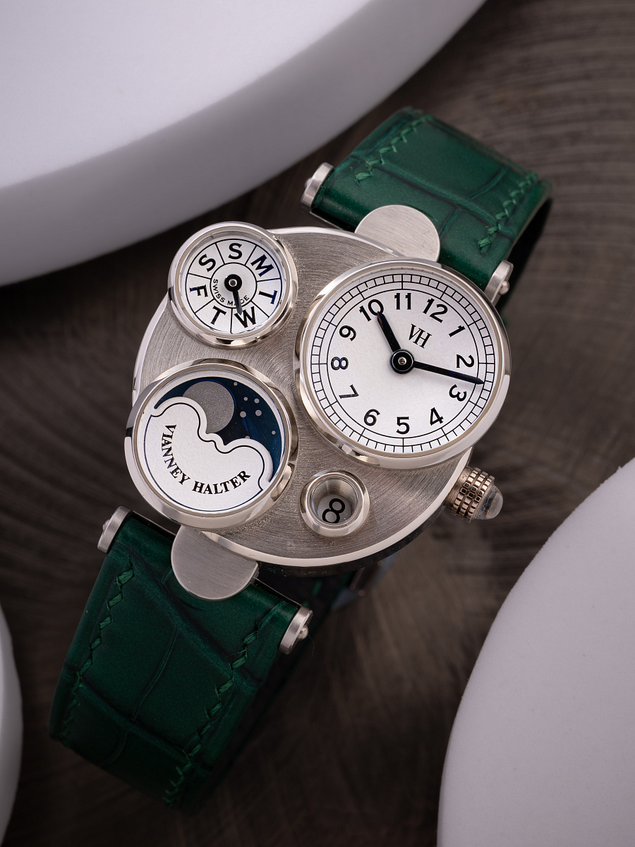 Contemporaine Moon Phase in Platinum