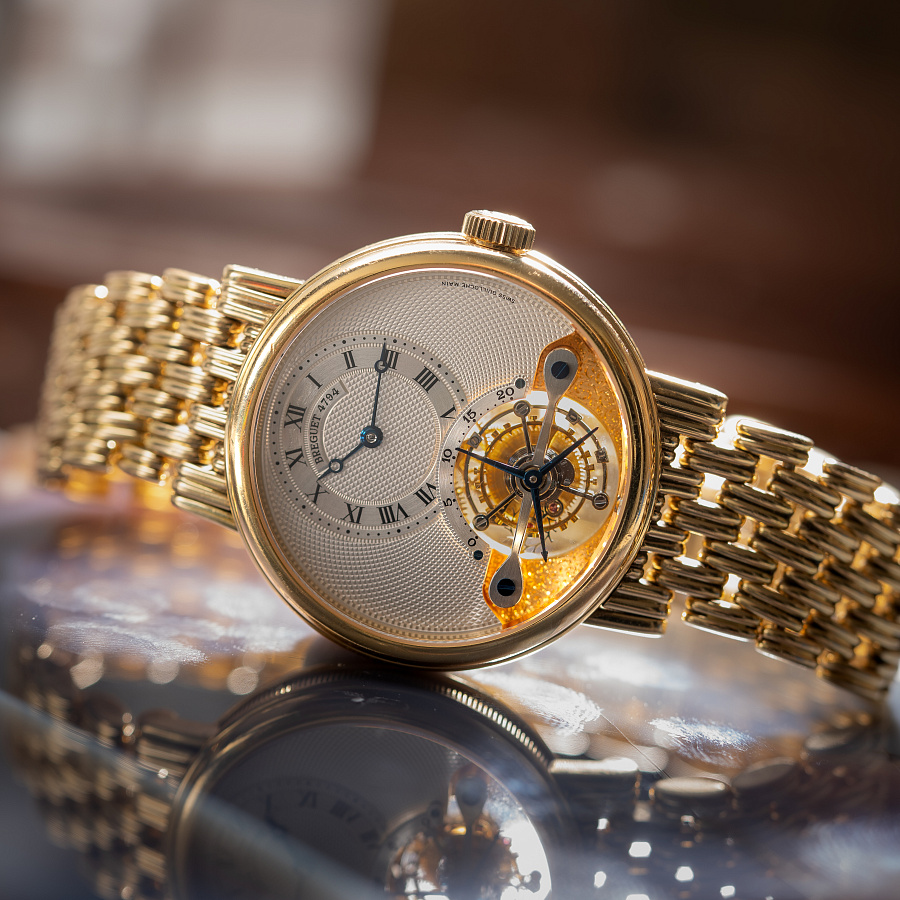 Classique Tourbillon in Yellow Gold on a Bracelet