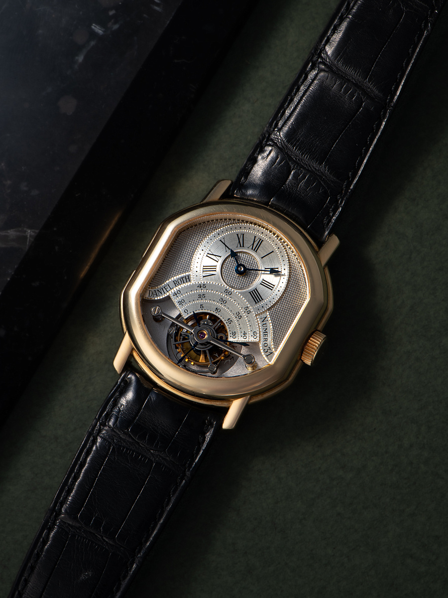 Regulateur Tourbillon in Yellow Gold with Clous de Paris