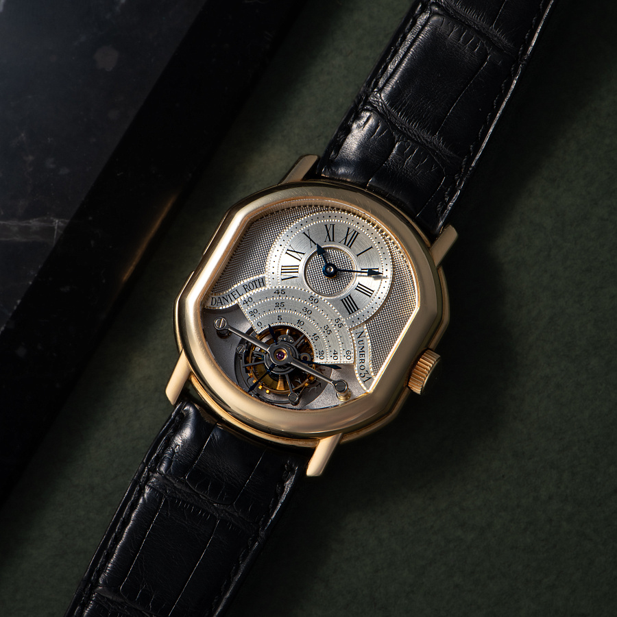Regulateur Tourbillon in Yellow Gold with Clous de Paris