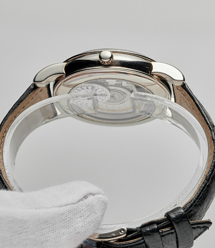 Chronometre Perpetual in White Gold