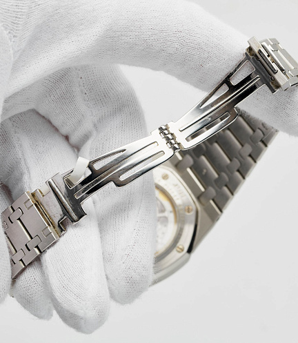Platinum Perpetual Calendar in Platinum with MOP Dial