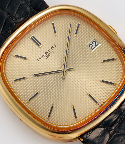 Golden Ellipse with "Clous-de-paris" in Yellow Gold 