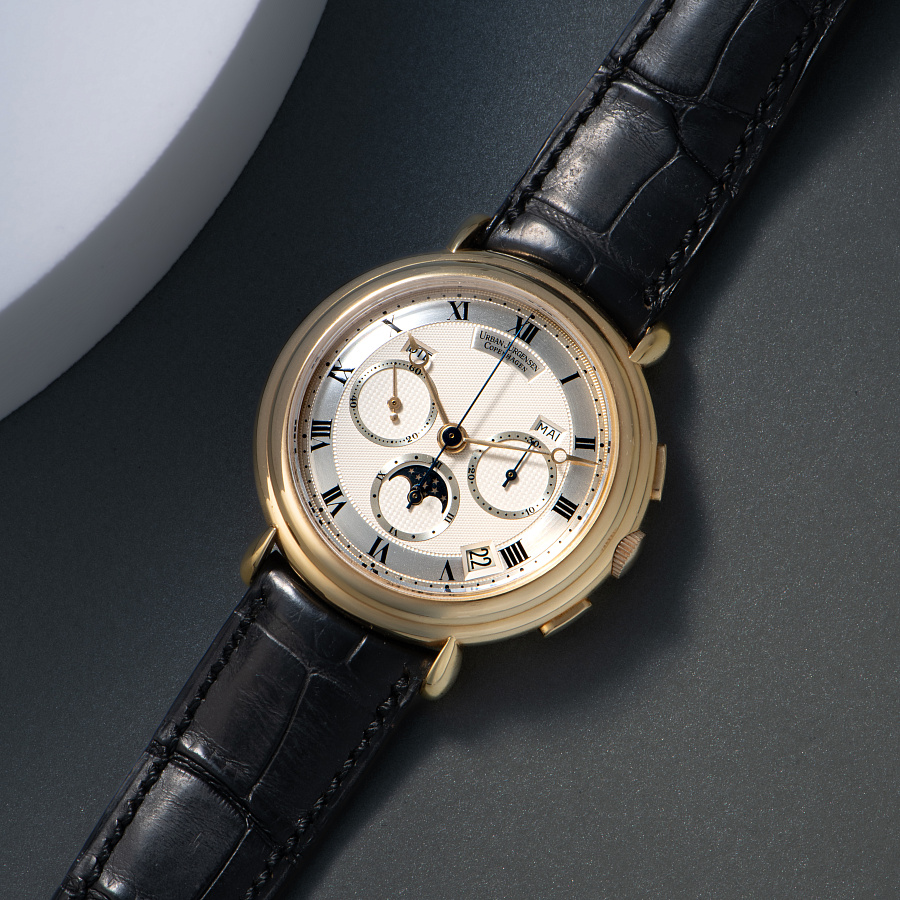 Reference 1 in Yellow Gold with a Historical Engraving on the Back Case