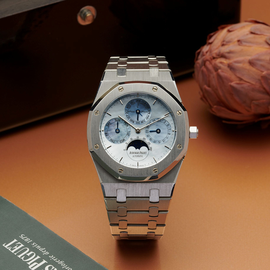 Platinum Perpetual Calendar in Platinum with MOP Dial