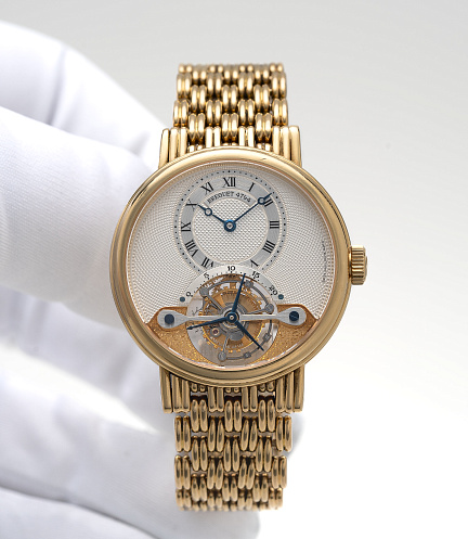 Classique Tourbillon in Yellow Gold on a Bracelet