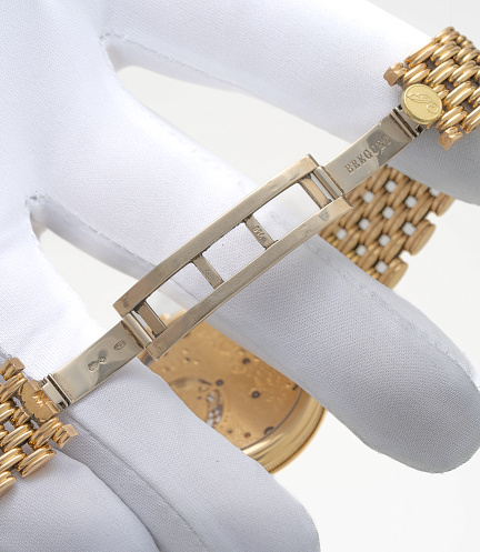 Classique Tourbillon in Yellow Gold on a Bracelet
