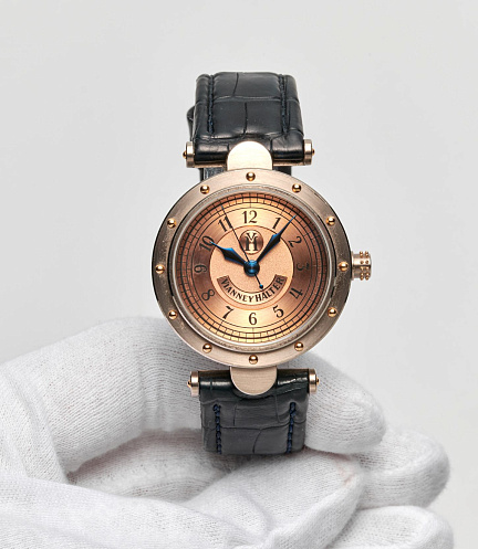 Classic in White Gold with Salmon Dial