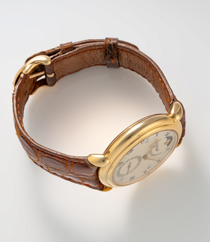 Reference 2 in Rose Gold with a Smiling Moon Phase/Face