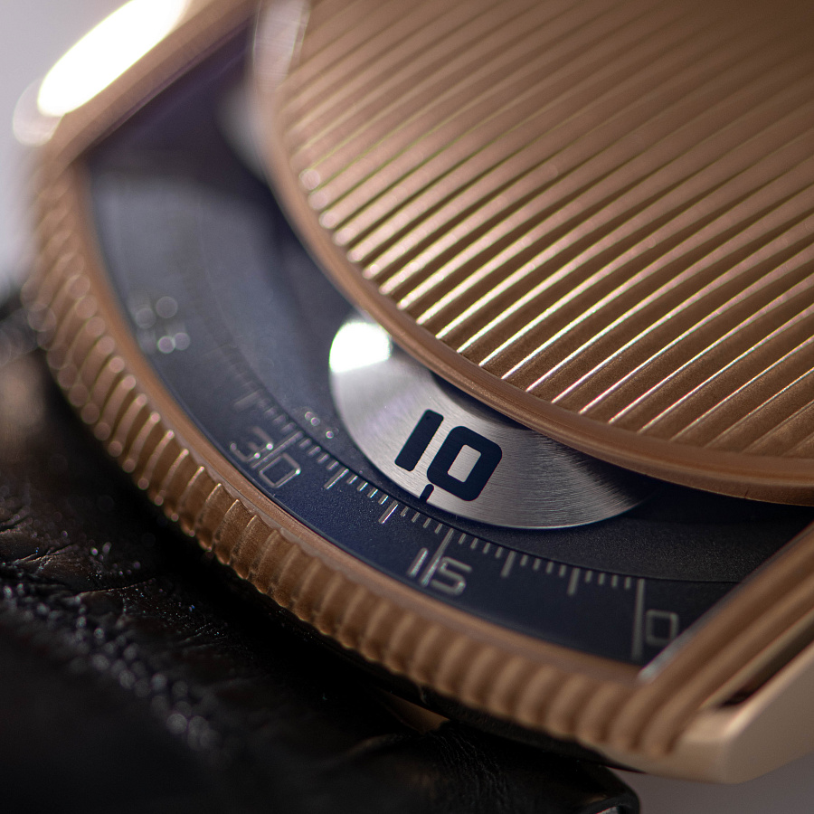 UR-103 in Rose Gold