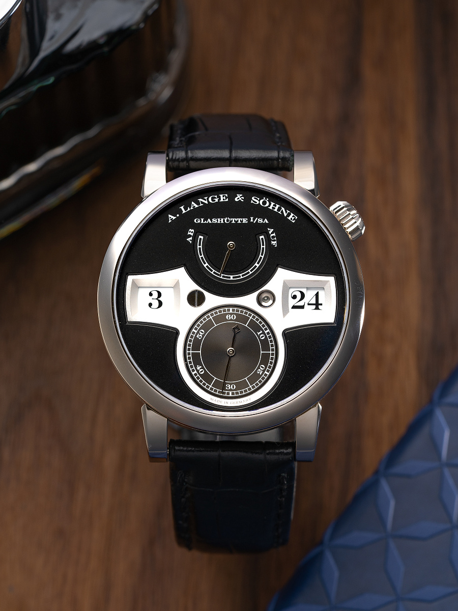 Zeitwerk in White Gold