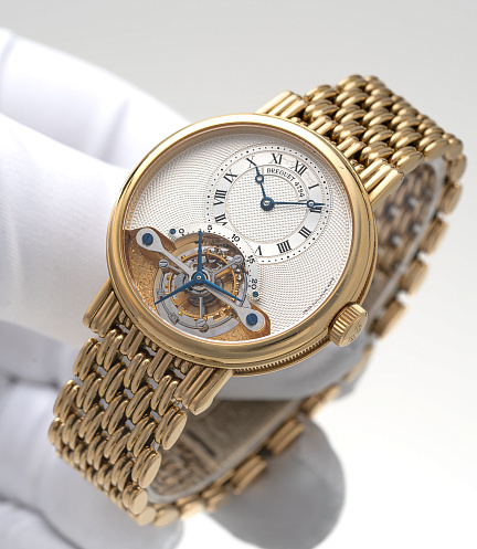 Classique Tourbillon in Yellow Gold on a Bracelet