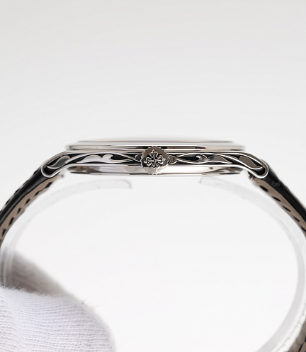 Calatrava Volutes and Arabesques in Platinum