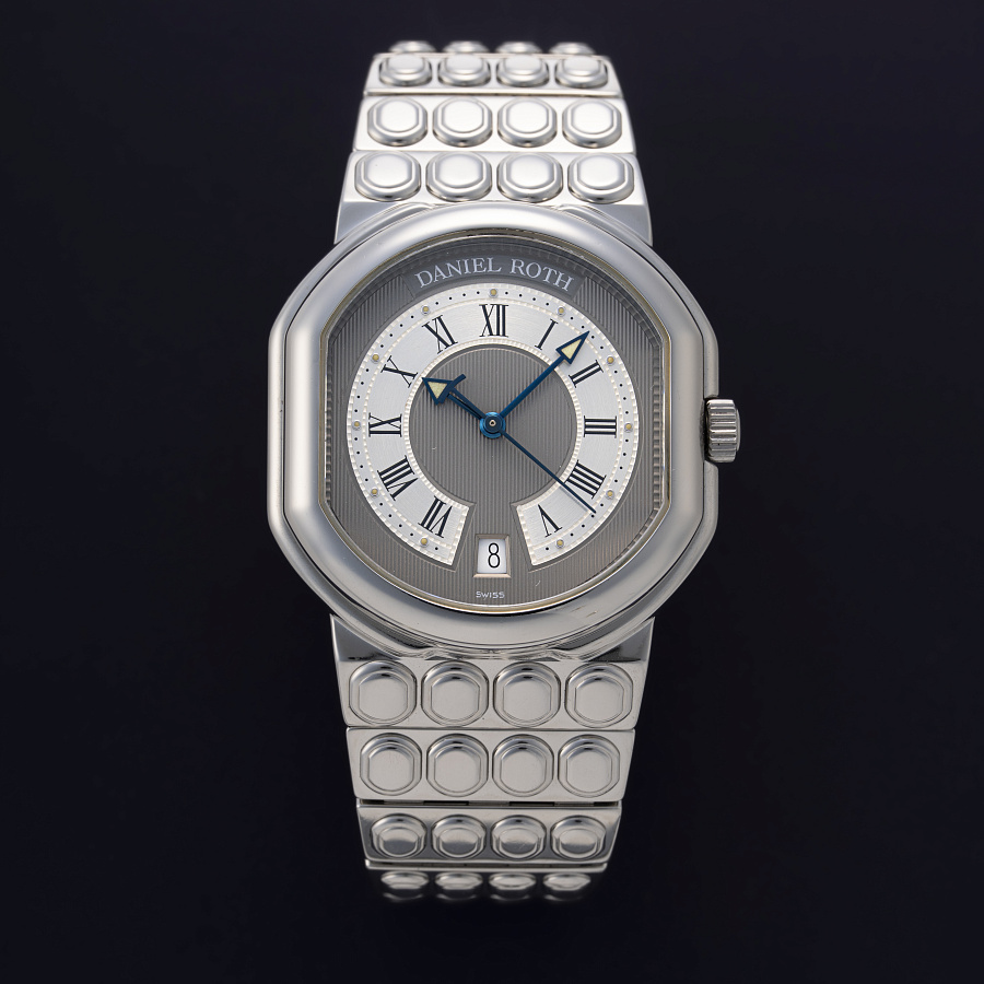 Le Sentier in Stainless Steel