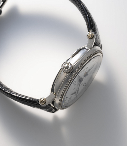 Moonphase Power Reserve in Platinum