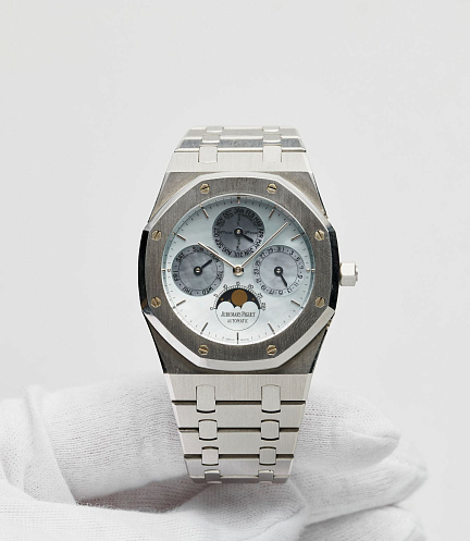 Platinum Perpetual Calendar in Platinum with MOP Dial