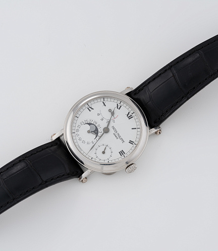 Power Reserve Moonphase in Platinum