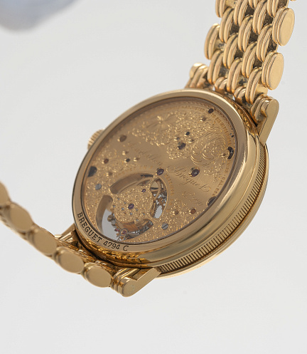 Classique Tourbillon in Yellow Gold on a Bracelet