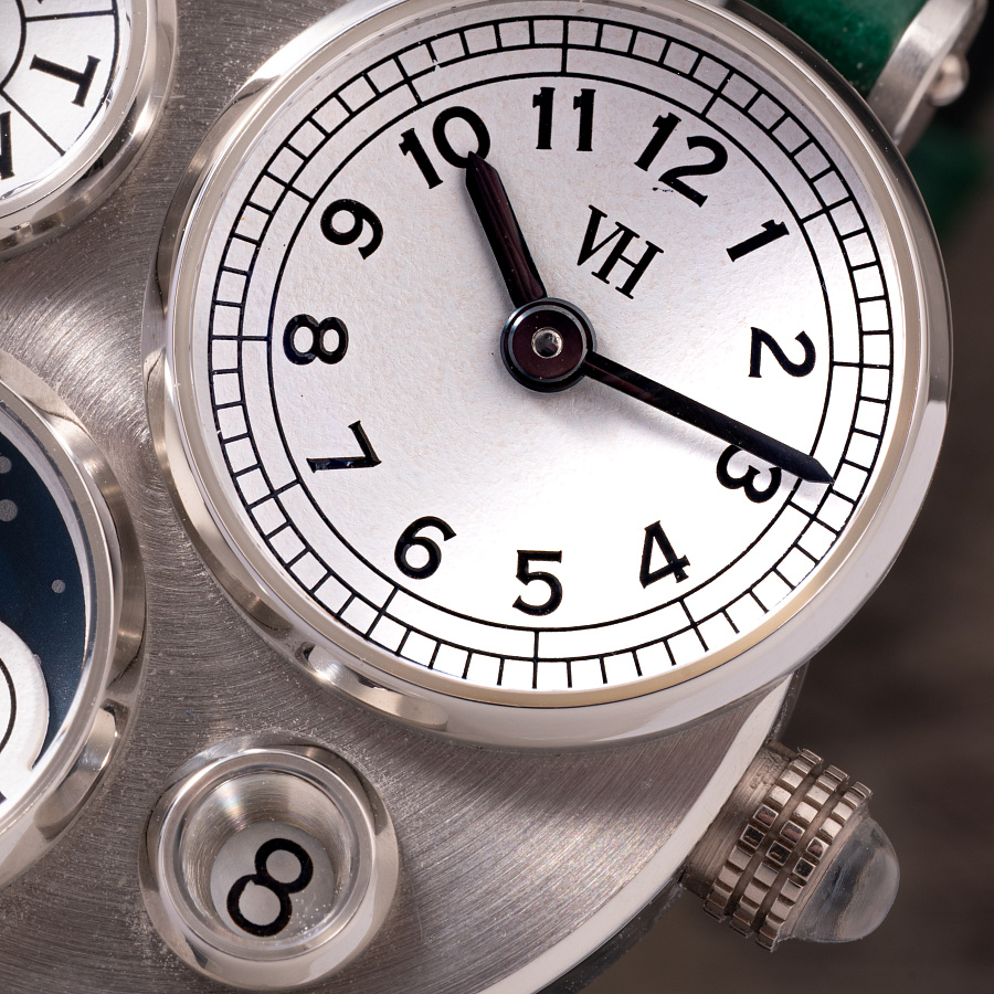Contemporaine Moon Phase in White Gold